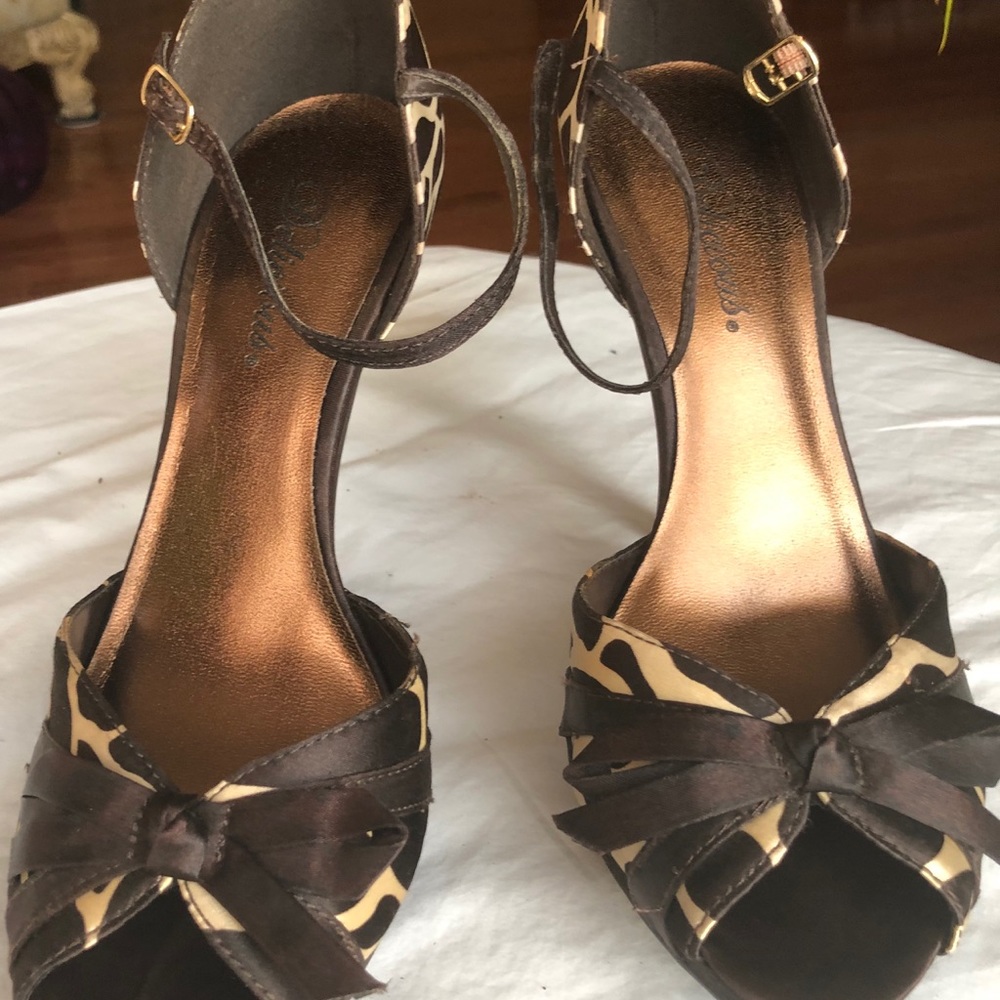 Shoes - Picture 2 of 3
